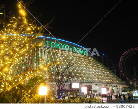 Tokyo Dome night view 98007428