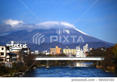Mount Iwate and JR Yamada Line Kitakami River Bridge 98008560