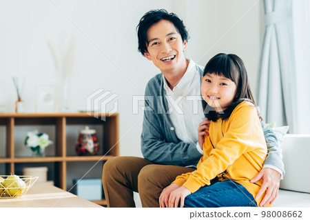 Parents and children relaxing in the living room 98008662
