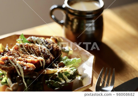 Minced meat cutlet and vegetable open sandwich with coffee and bread topping Minced meat cutlet and vegetable open sandwich with coffee and bread topping 98008682
