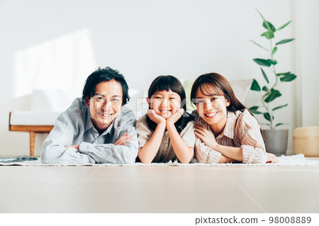 年輕的家庭 98008889