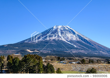 富士金的田園風光和富士山的絕景 富士金的田園風光和富士山的絕景 98008906