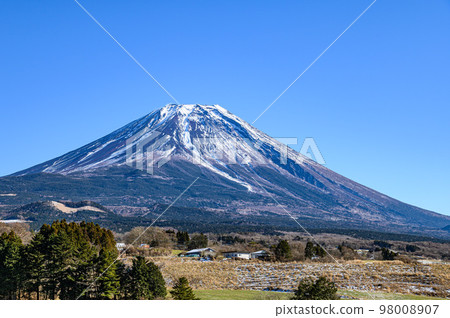 富士金的田園風光和富士山的絕景 98008907