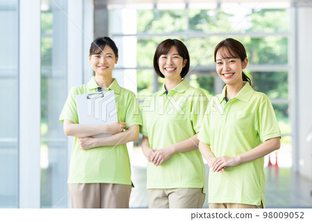 young care staff young care staff 98009052