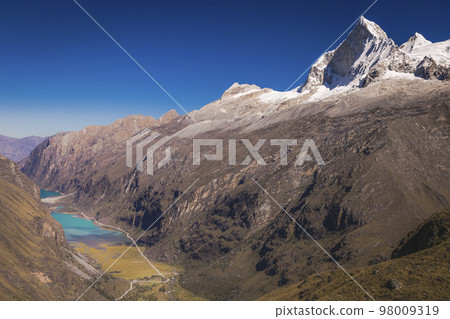 Turquoise Llanganuco lake in Cordillera Blanca, snowcapped Andes, Ancash, Peru 98009319