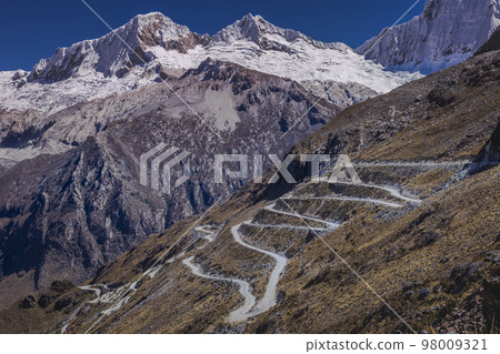 Portachuelo Road, mountain pass in Huascaran, Cordillera Blanca, Ancash, Peru 98009321