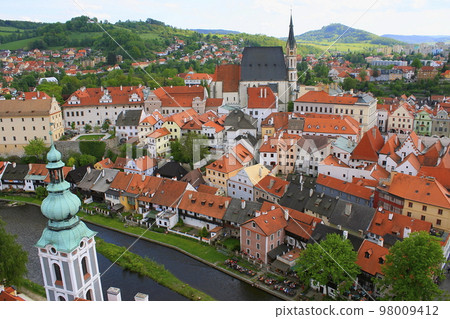 Cesky Krumlov old town, medieval city in Bohemia, Czech Republic 98009412