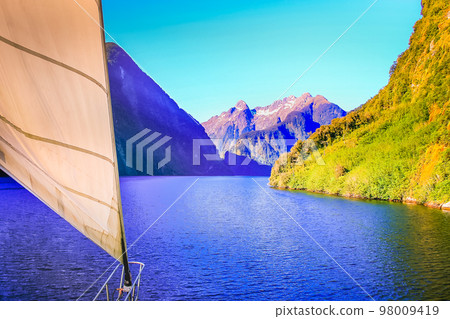 Dramatic Doubtful Sound landscape, South Island of New Zealand Dramatic Doubtful Sound landscape, South Island of New Zealand 98009419