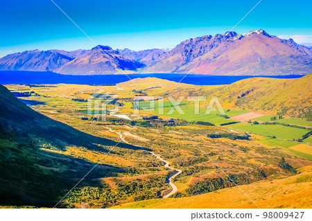 Above Queenstown and Lake Wakatipu in south Island, New Zealand at sunset 98009427