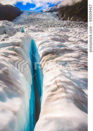 Franz Josef Glacier in Southern Alps, New Zealand South Island 98009467