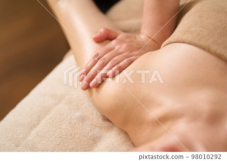 Woman receiving arm massage at beauty salon 98010292