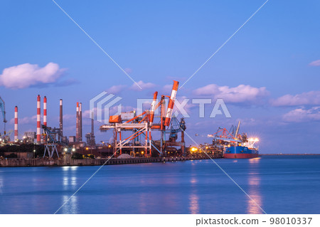 Evening view of Kashima Port, ironworks Evening view of Kashima Port, ironworks 98010337