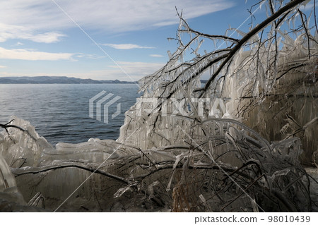 Splashing ice Lake Inawashiro Splashing ice Lake Inawashiro 98010439