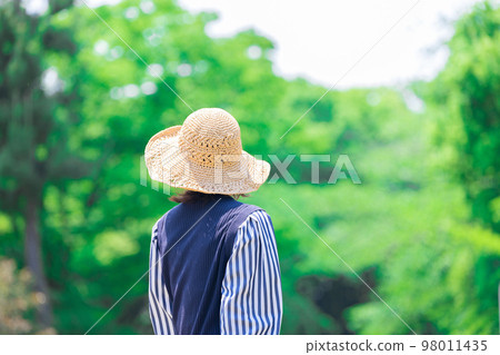 草帽婦女 草帽婦女 98011435