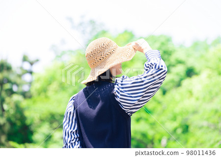 草帽婦女 草帽婦女 98011436