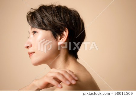 也在主視覺中!似乎在古銅色春夏中易於使用的美女形象 也在主視覺中!似乎在古銅色春夏中易於使用的美女形象 98011509