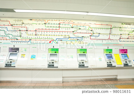 [Kanagawa Prefecture] February: Yokohama Station Ticket Vending Machine 98011631