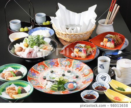 Kaiseki course photo with tiger blowfish dishes 98011638
