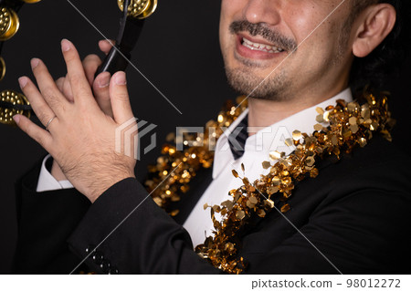 A mysterious banquet manager with a sense of Showa era A mysterious banquet manager with a sense of Showa era 98012272