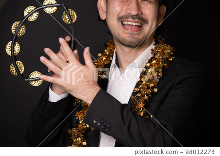 A mysterious banquet manager with a sense of Showa era A mysterious banquet manager with a sense of Showa era 98012273