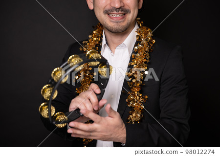 A mysterious banquet manager with a sense of Showa era 98012274