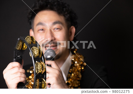 A mysterious banquet manager with a sense of Showa era A mysterious banquet manager with a sense of Showa era 98012275