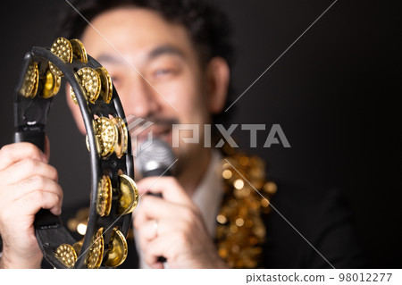 A mysterious banquet manager with a sense of Showa era A mysterious banquet manager with a sense of Showa era 98012277