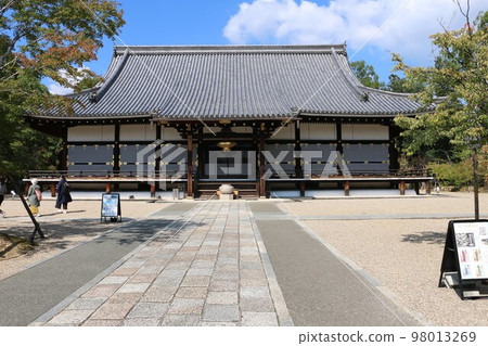 近藤,廣闊的京都大室中仁和寺的象徵 近藤,廣闊的京都大室中仁和寺的象徵 98013269