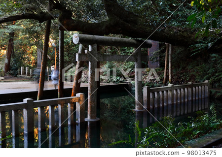 浪漫的茨城縣（遇見神明之前，先在這裡淨化自己。御手洗池。）鹿島市，鹿島神社 98013475