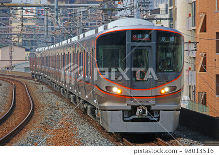 在大阪環狀線上行駛的車輛 98013516