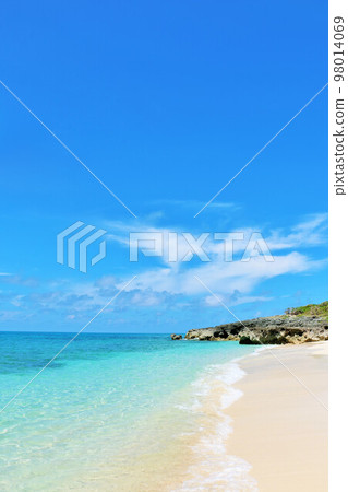沖繩夏天的藍天和宮古島的海 沖繩夏天的藍天和宮古島的海 98014069