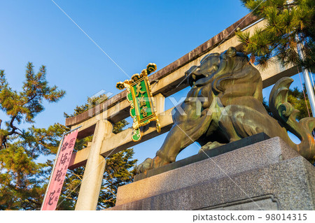 The first torii gate of Kitano Tenmangu Shrine, the ancient capital of Kyoto in early spring The first torii gate of Kitano Tenmangu Shrine, the ancient capital of Kyoto in early spring 98014315