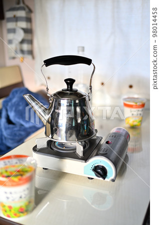 Meal in the camper cup ramen Meal in the camper cup ramen 98014458