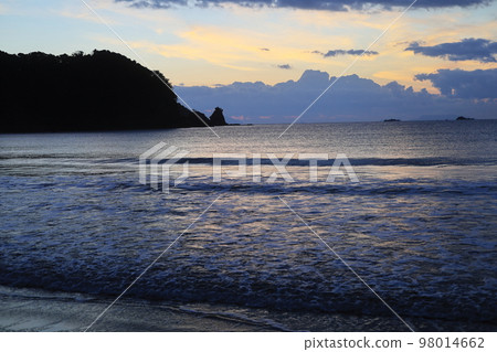 sea sunrise scenery 98014662