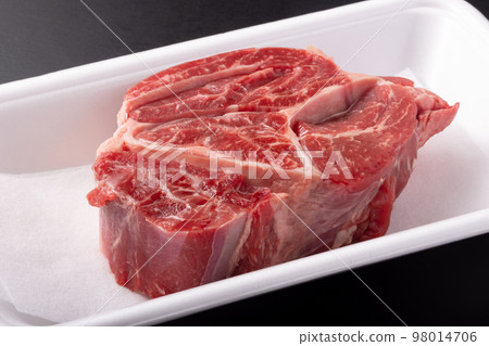 黑毛和牛牛小腿 黑毛和牛牛小腿 98014706