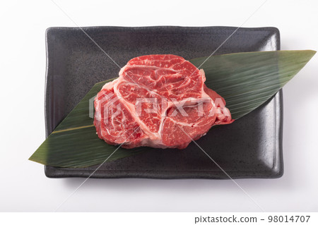 黑毛和牛牛小腿 黑毛和牛牛小腿 98014707
