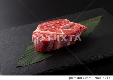 黑毛和牛牛小腿 98014713