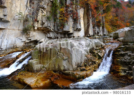 Folding rock 98016133