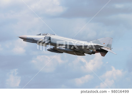 Luftwaffe F-4F Phantom II take off 98016499