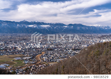 《Nagano Prefecture》The mountains of the Northern Alps and the streets of Matsumoto City 98016529