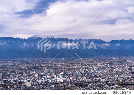 《長野縣》北阿爾卑斯山脈和松本市的街道 《長野縣》北阿爾卑斯山脈和松本市的街道 98016549