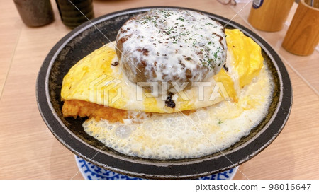 芝士漢堡蛋包飯 98016647