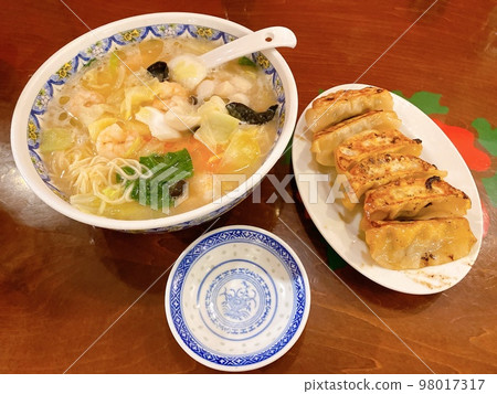 餃子和拉麵 98017317