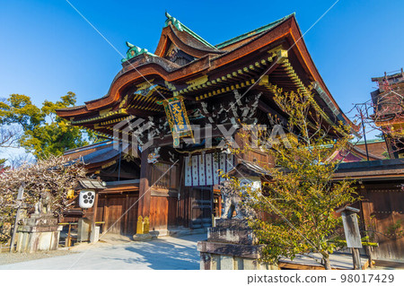Kitano Tenmangu Shrine, the ancient capital of Kyoto in early spring, Sankomon Gate and plum blossoms Kitano Tenmangu Shrine, the ancient capital of Kyoto in early spring, Sankomon Gate and plum blossoms 98017429