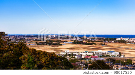 從南面看九十九里海水浴場和一宮町【千葉縣一宮市風景】 98017530