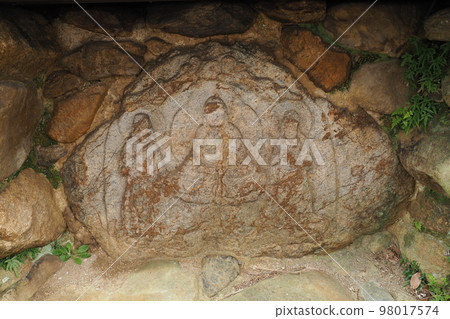 The stone Buddha of the historic site's tower The stone Buddha of the historic site's tower 98017574