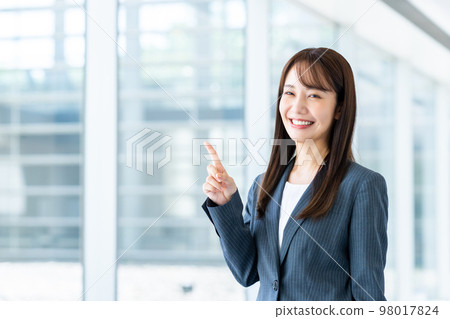 Young business woman in the office 98017824
