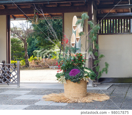 日本新年的風景，kadomatsu（新年的幸運符） 98017875