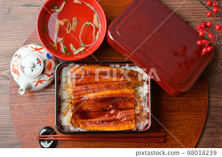 注）蒸汽是合成的。國產鰻魚蒲燒，鰻魚蒲燒，鰻魚蒲燒，蒲燒，高級美食，海鮮料理，鰻魚料理。 98018239