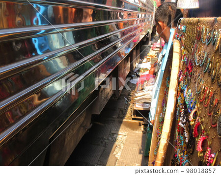 Mae Klong Railway Market 98018857